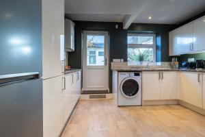 Elegant 4BR Seaside Stay - fast Wi-Fi - Kemptown