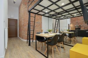Stylish Apartment with Mezzanine, next to Metro Station by Noclegi Renters
