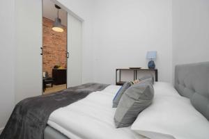 Stylish Apartment with Mezzanine, next to Metro Station by Noclegi Renters