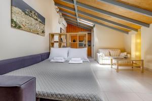 Sunny Skylight Loft!