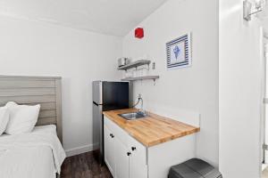 Landmark Resort Studio with King Bed, Kitchenette & Smart TV