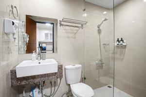 BGC High Rise, Uptown Mall Link, 5G WiFi, Pool, Ste 19