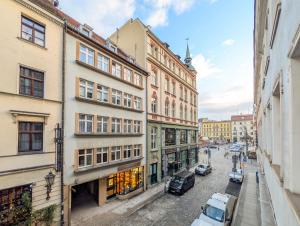 Rynek Wrocław Studio with Balcony by BookingHost