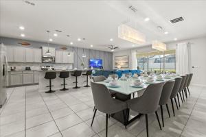 10 Bed 8 Bath Villa Gamesroom & Pool 3621Lily