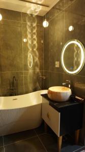 Khách Sạn Hoa Vinh - Thủ Đức