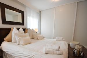 Spacious apartment, with private terrace and large communal pool and tennis courts, in Puerto Banús