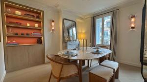 Champs Elysees Luxury Flat