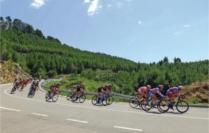 2 Bedroom Lovely Apartment In Veliko Brdo