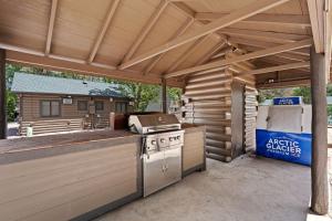 Tranquil Nature Cabins with Family-Friendly Features near Garden of the Gods in Colorado Springs, Colorado