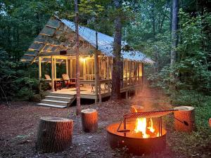Rustic Glamping Screenhouse with Clear Roof and Farm Views near Kerr Lake, Henderson, NC