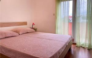 Gorgeous Apartment In Maslenica With Wifi