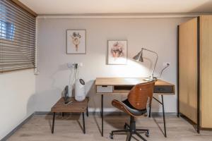 5 min walk to Corso Italia Station AC WiFi