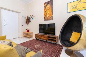 5 min walk to Corso Italia Station AC WiFi