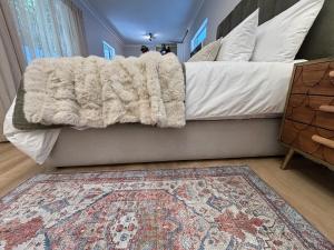 Feathers Garden Apartment