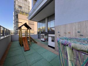 Studio Novo e Iluminado em edifício de luxo