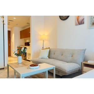 Stylish Studio - Chic Refined Escape