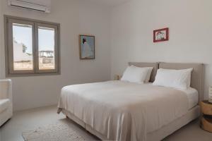 Siora of Paros - Malatesta & Piccolo