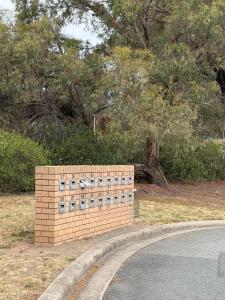 Cozy 2BR apartment, Woden,Canberra , pet free, free parking