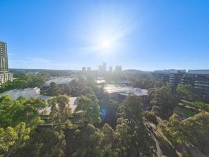 Sunlit Horizon Escape 2BR w Parking in Olympic Park