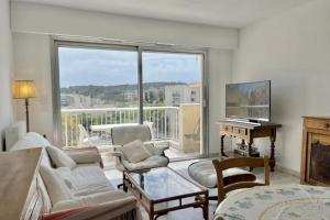 Bright apartment at the gates of Cannes