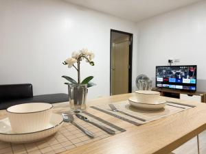 High Floor 1BR for 3 Walk to BTS City Center