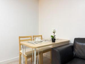 High Floor 1BR for 3 Walk to BTS City Center