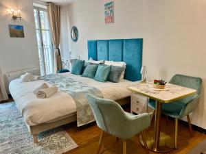 LB Vacation Rentals I Deluxe Studio w Balcony - 5mn Center I Casa dAzur