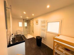 Charmante MAISON avec JARDIN & PARKING, tout équipé et confort - 10 min à pied de la mer