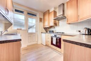 Modern flat near Pitshanger Park