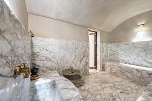 Modern Golf Retreat Heated Pool & Free breakfast