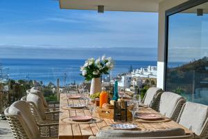 Stunning Villa with sea view and pool