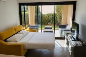 Beachfront 4 - 6 people 2 swimming pool