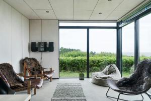 Minimalist Cottage With Stunning Sea View