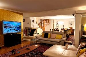 Chalet Maithili Lauterbrunnen -152-Year-Old Majestic Chalet