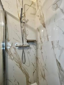 attico ARENA,200mq NETFLIX WIFI AIR CONDITIONING