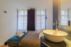 Duplex coloré 6 personnes Place des Héros - vue Beffroi - Centre ville