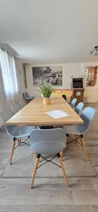 Larcade Grand appart 10 pers-400m du sanctuaire 3 chambres 2 SDB arcade baby foot