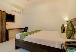 Suman Lodging near Mahalaxmi Temple, Kolhapur