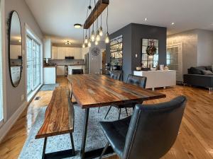 Pool, Spa, Firepit, Trails, View La Maison Jaune