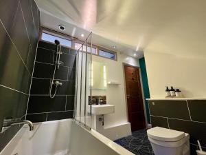 Sleek City Centre Loft with Views