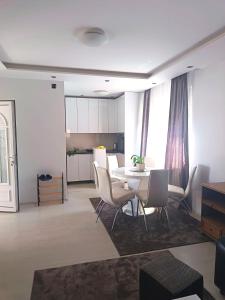 Lovely Apartment with terraceDivan apartman sa terasom
