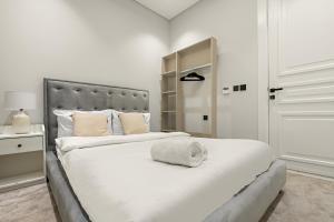 Luxe 3BR Apartment with Balcony in Al Malqa NZL279