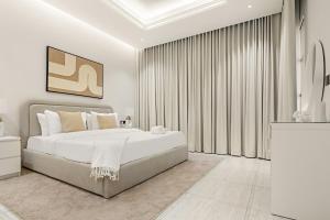 Luxe 3BR Apartment with Balcony in Al Malqa NZL279