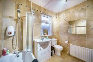 Central Belfast Townhouse Sleeps 8 Beside Ormeau Park