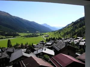 Bright Alpine Duplex with Balcony Views