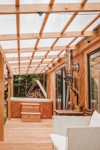 Tiny house nad potokiem