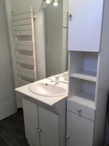 Studio à 10 m de la plage avec vue sur létang