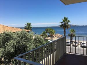Studio à 10 m de la plage avec vue sur létang