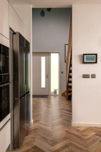 Still Waters - Scandinavian Lake Retreat