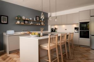 Still Waters - Scandinavian Lake Retreat